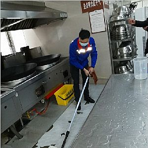 公平学校厨房瓷砖地面防滑处理